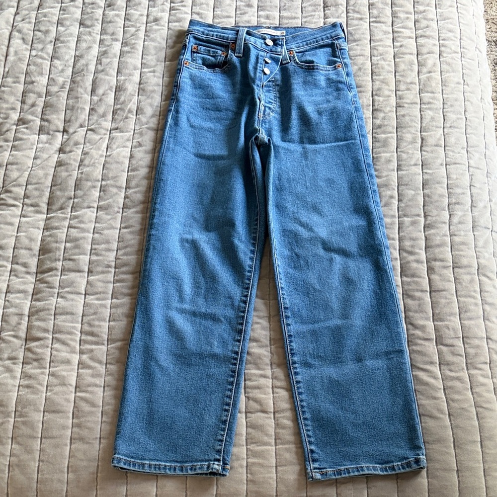 Levi's Ankle Ribcage Straight Leg Jeans in Medium Blue